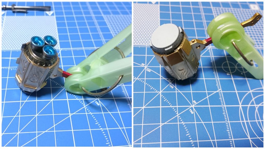 木槌はレッドゴールドとガンメタリックで塗り分け。柄はシャアレッド。打面のみホワイトに。ブースター内部だけメタブルーにしてみました。