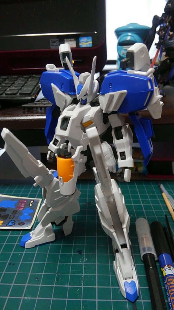 まだ始めたばかりのときです。
Ex-sのパーツがHGにしては大きいので驚きました。