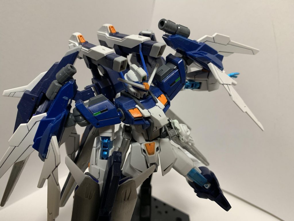 【ツインビームキャノン】
背部に搭載された二基のビームキャノンを展開し、前方に高火力のビームを発射する。