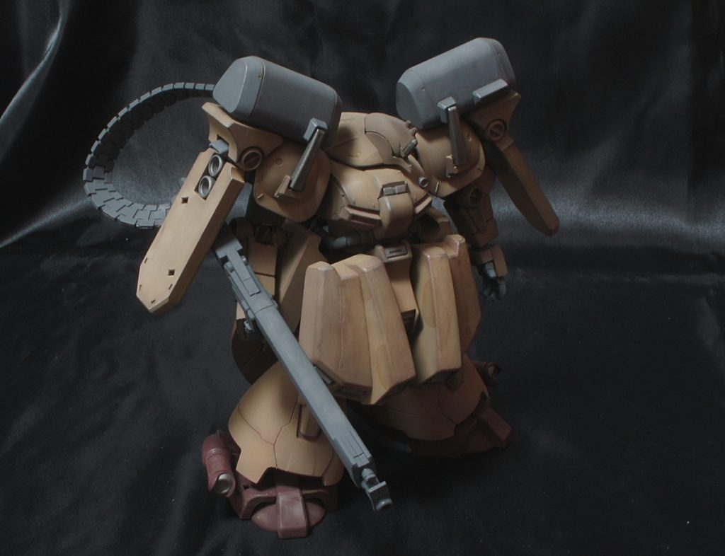 ミキシングは初体験だったんですが、
結構大変でした．．．
ゼクアインとドムトローペン、ジオが
それぞれ年代が違うキットだっただけに
ポリキャップのサイズ規格など結構な
違いがあり、辻褄合わせに奔走．．．