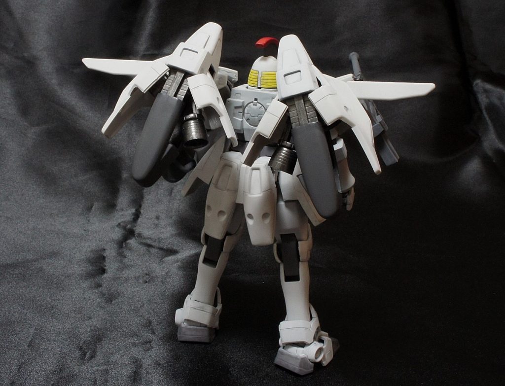 旧キットのバックパックのデザインは
悪くないんですが、合わせ方とか最悪で
塗装するのにマスキング地獄でした(笑)