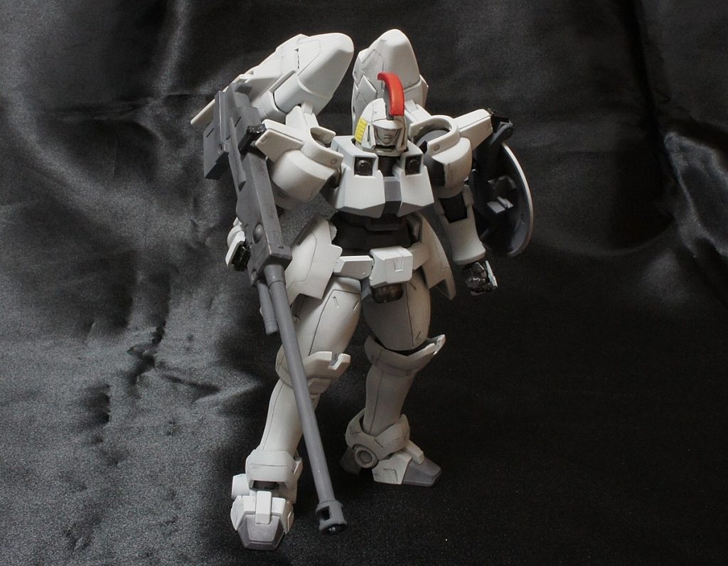 リーオーを芯にしたら可動域も増えて
イイ感じになるかと思いきや、旧キット
パーツの整合がなかなか大変で可動域を
圧迫...結果的にイマイチ(笑)