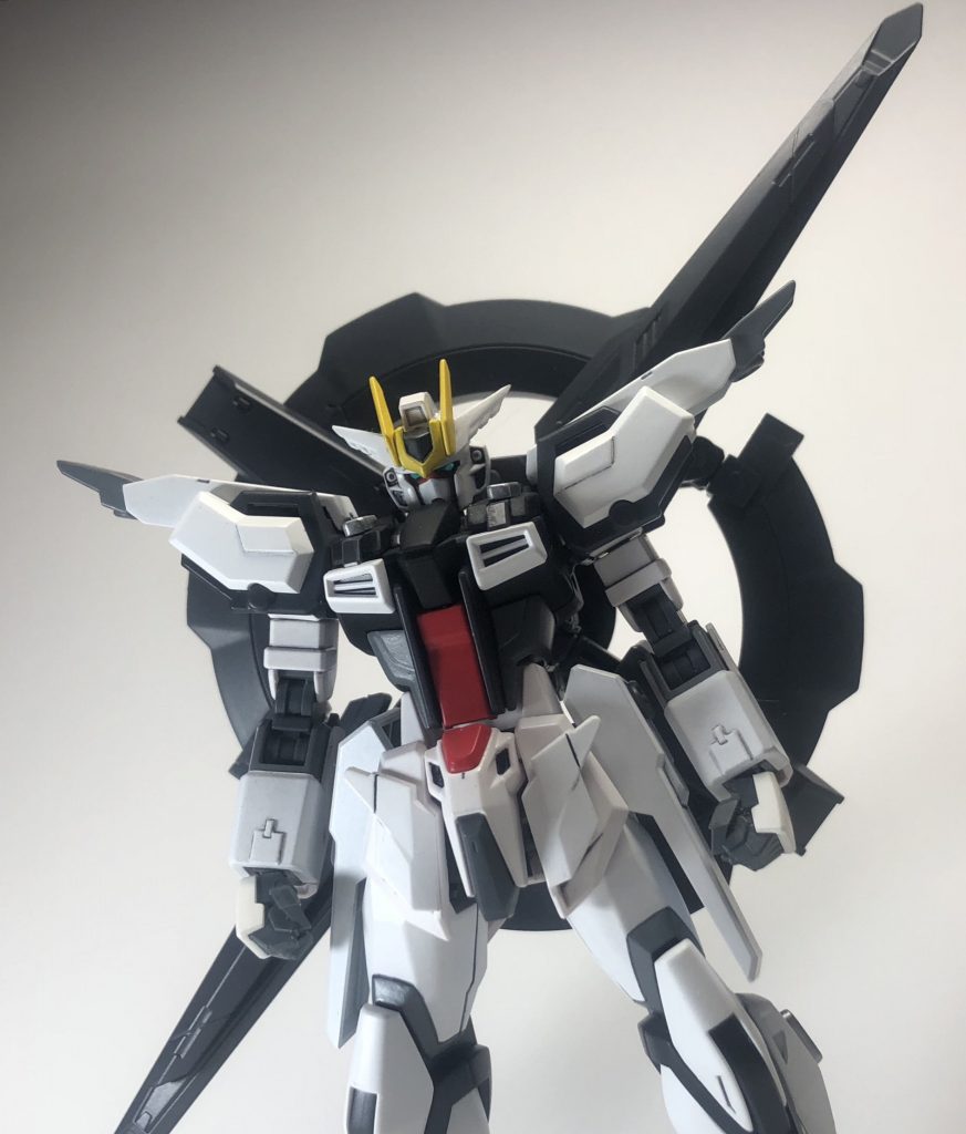 ーーーーーーーーーーーーーーーーーーーーーーーーーーーーーーーー
機体解説＜SEEDストライカー装備型＞：
特徴的な形状のバックパックが目をひくEx-SEED STRIKEの基本形態。
背部には専用ストライカーパック「SEEDストライカー」装備している。

「SEEDストライカー」は円盤型のプレートと左右に突出した２基のドラグーンユニットで構成されており、まるで「Φ」字を象ったような特異な形状となっている。

その形状・外観は圧倒的な存在感を放ち、敵軍の「恐怖の象徴」として印象付けるために大いに効果を発揮する。


推進システムはスターゲイザーの惑星間推進システム「ヴォワチュール・リュミエール」の改良型を装備している。（デスティニーやストフリと同様。）
ーーーーーーーーーーーーーーーーーーーーーーーーーーーーーーーー

まずは基本形態。
形状のコンセプトはスターゲイザー&プロヴィデンスです。
SEEDストライカーは「ユーゴー」の「円月刀」、「バインダーガン」、「ノーネイムライフル」のパーツを使用して、それらをジョイントパーツでつないで制作しました。

機体本体はストライクルージュを丸々使用しており、そこに「ユニバースブースター」「メガライドランチャー」「ガンダムシュバルツリッター」「ライトニングガンダム」「シナンジュ」などのパーツを盛り込んでいます。
頭部はマスク部の「へ」の字スリットを削り落としフラットなデザインに変更しています。


以下【アクション】画像です。