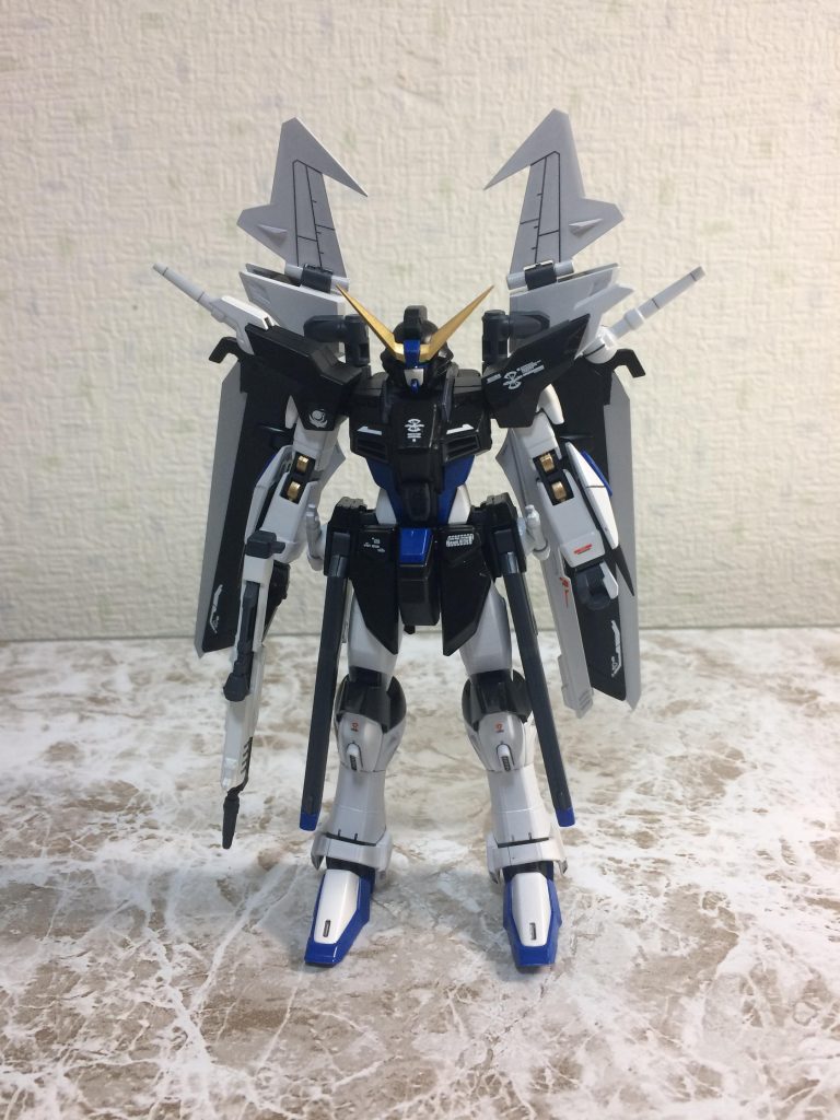 正面
武装
・ビームシザース
・ビームサーベル
・ヴァリアブルブレイド
・背部高エネルギービーム砲
・ビームシールド
・ビームライフル
・クスィフィアスレール砲
・カリドゥス複相ビーム砲