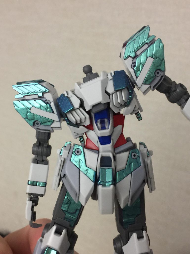 胸部分にボールジョイントを埋め込んで横に動けるようにしました