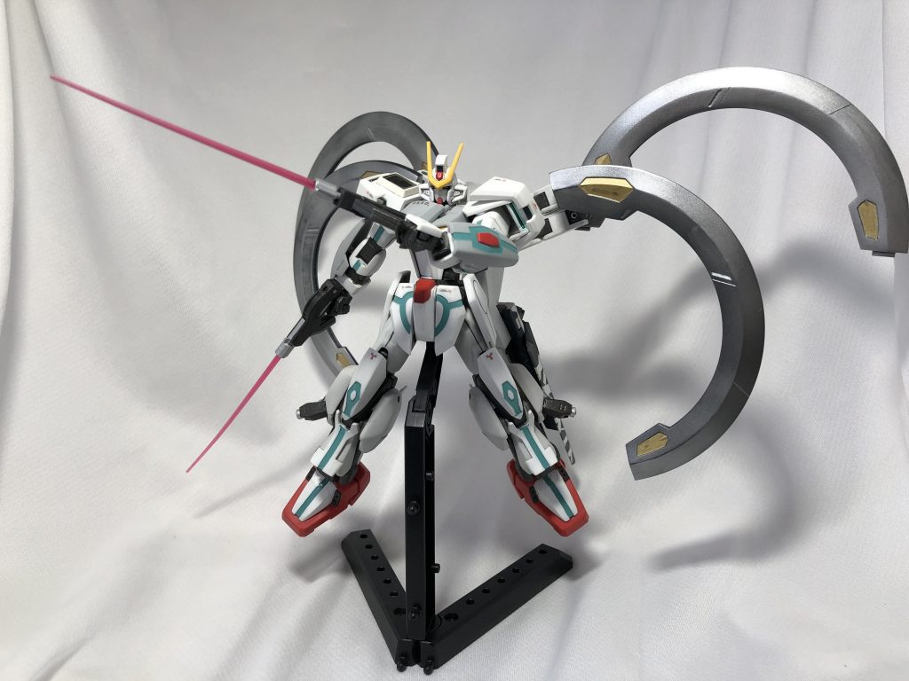 ビームガンはビーム刃を形成できるように改良近接戦闘にも対応