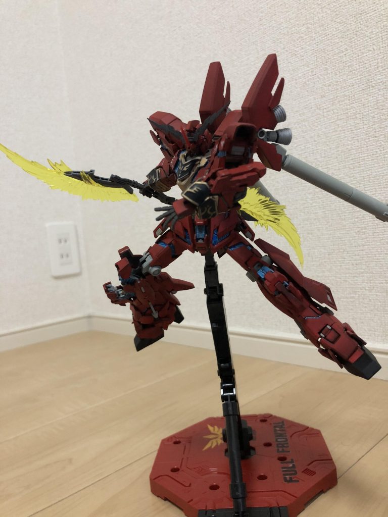 デストロイモード(格闘モード)
格闘戦などの時はブレードアンテナが開きます。