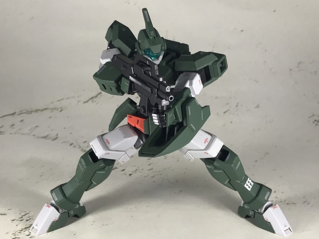 サブマシンガンはケルディムサーガのものをジャンクパーツとミキシングしてます。
なんか射撃ポーズいつも似た角度になってる気が…