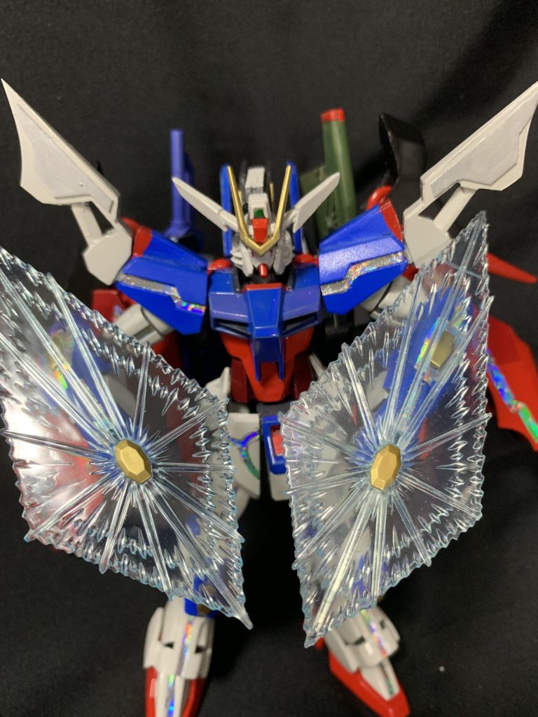 MX2351RBソリドゥス・フルゴールビームシールド発生装置
デスティニーの時には両手にしかなかったが、本機は腕に2つ、脚部にも1つ装備させた
前と同じように手の一箇所のみの展開のみならず、2つ同時展開によって更に強固なシールドを展開させる事も可能となった