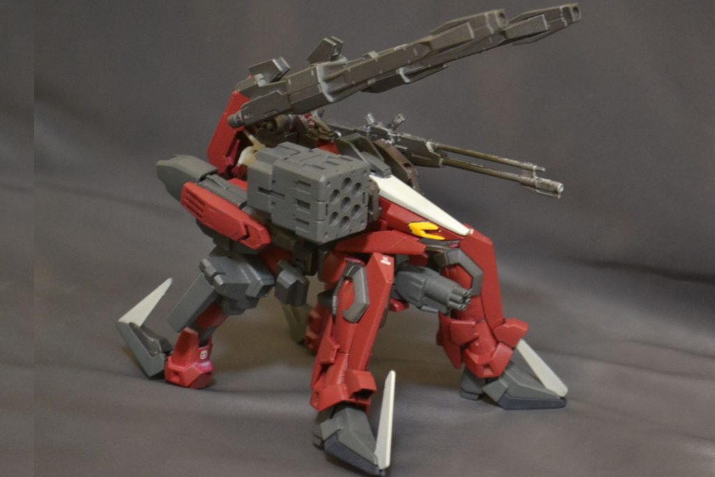 武装を取り付けるアームにはバスターガンダムのライフルの他にロケットランチャーなどを取り付けることができます。