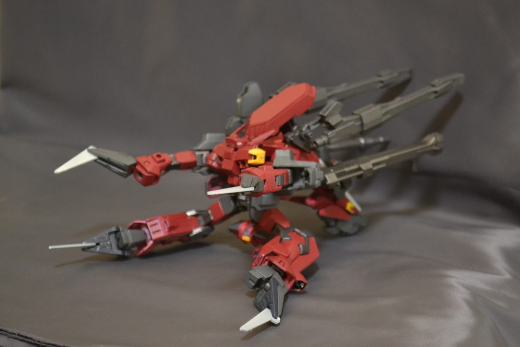 ■MAモード
本来のイージスの設定どおり、4本のアームでMSや小型艦船を捕獲