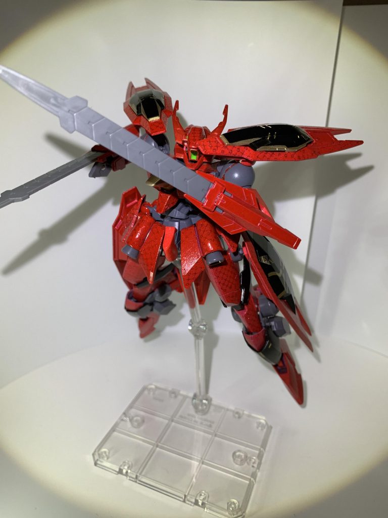 目に当たる色はシナンジュが緑なので
エナメルのライトグリーンで明るめに再現。
胸元は黒の比率が増えすぎるため
ゴールドにすることで
全体としてまとまりました!