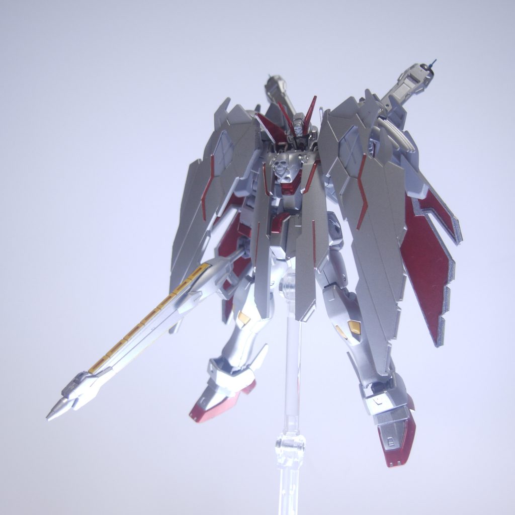 まずは正面から。基本はフルクロスと同じデザインですが両手に持っていた武器がX-0だと片手だけなので少しフォルムが違いますね