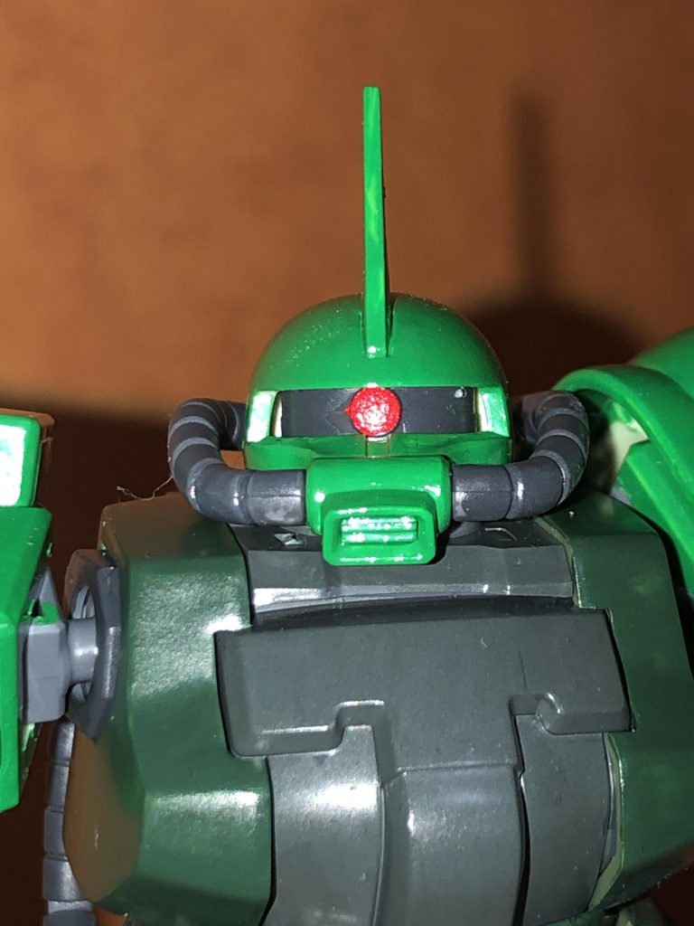 あまりピンクが好きではないのでモノアイはわかりにくいですがメタリックレッドにしてます。