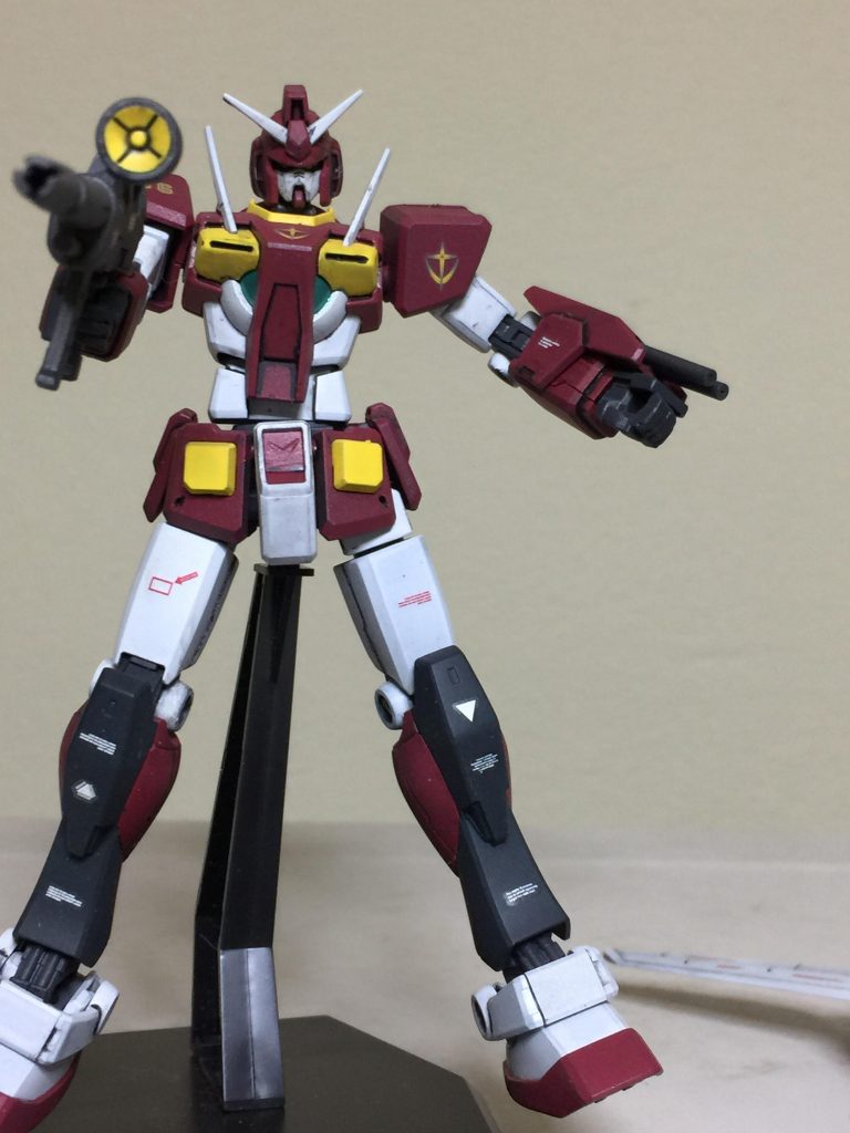 飛行ユニット ブースターは
取り外し可能なので
地上戦にも 活躍できます。
ガンダム系と 無敵超人ザンボット3の
ザンボエースを 2つに割った
ガンプラです。