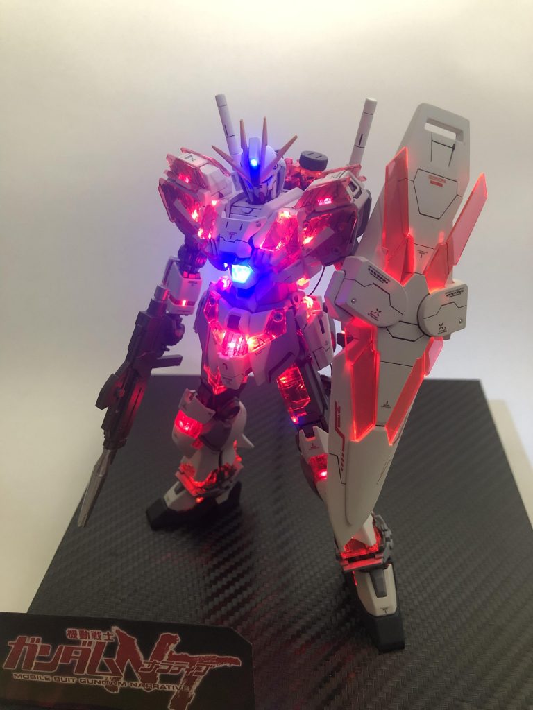 発光！！

劇中の輝くサイコフレームを意識して電飾を施しました(´∀｀*)