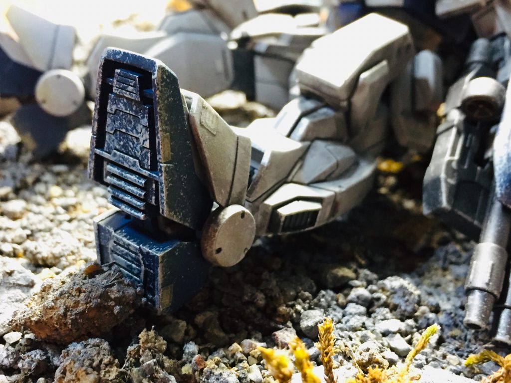 YouTubeの動画を参考にしました。
陸戦が多いだろうから脚部を中心に汚しました。
ちなみに脚フェチではないです。
黒タイツの脚フェチです。
デニール数が低ければいいわけじゃないんだ。もはや美学なんだ。
何を言ってるんだ。