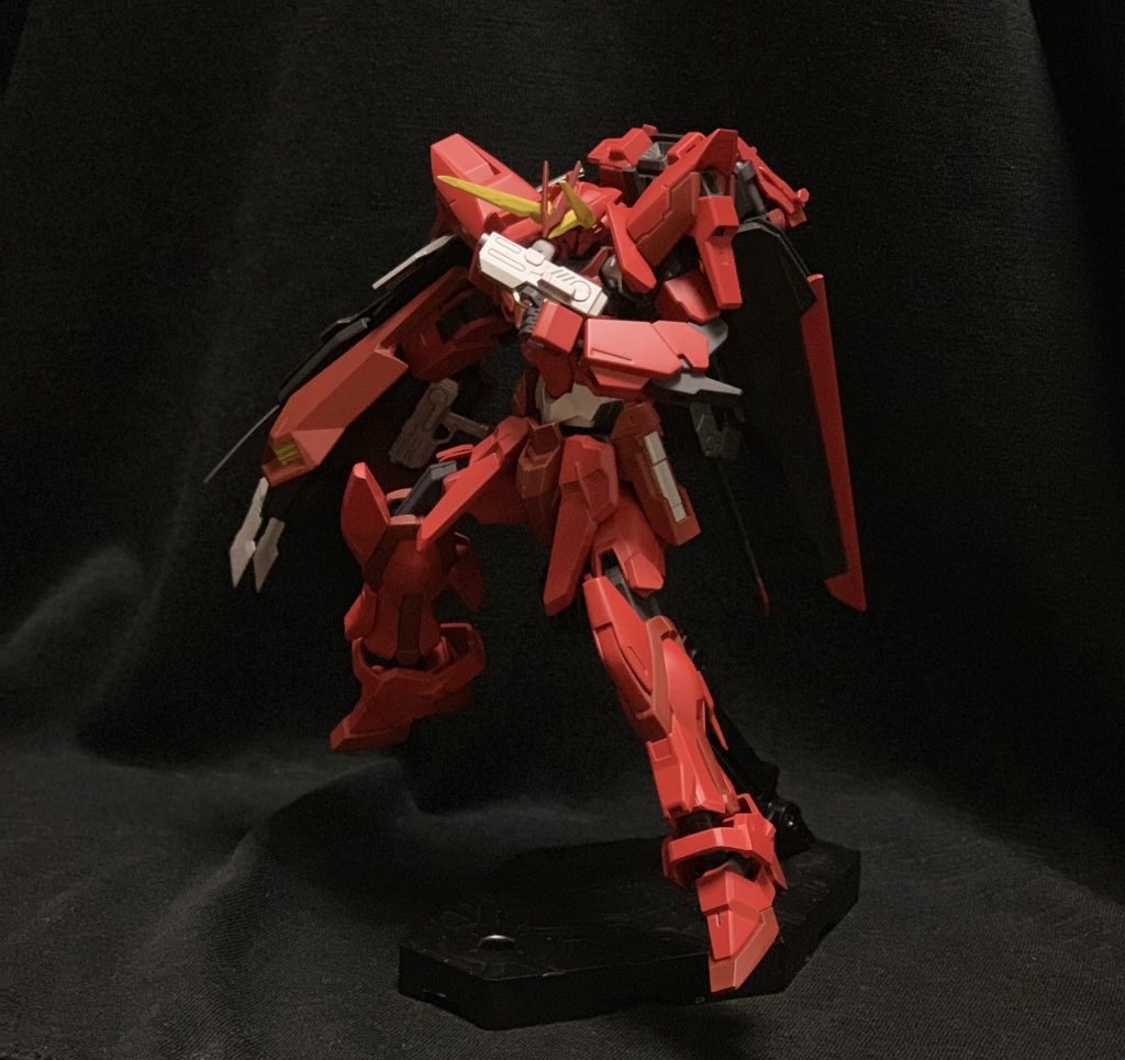 トリケロス改の内側にマウントしているビームハンドガンは手持ちでも使用できます