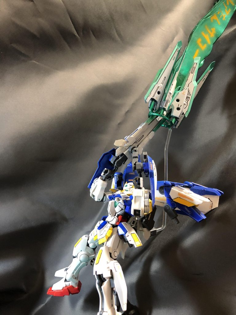 ライザーソードエフェクトもバインダー合わせた感じにしたかったので、ランナーの円の部分とプラ棒で作成