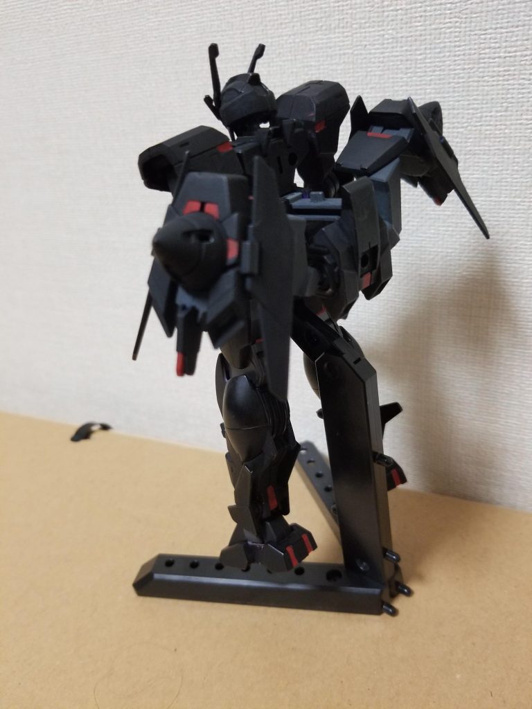 ベースがダブルオースカイなのでバックパックを下げる事も可能(ただしエースユニットは外す)