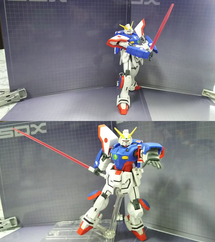 ビームソード抜刀。飛翔しつつシャイニングショットで牽制。脚のバーニアは案外ノーマルモードでも使ってたりするのです。