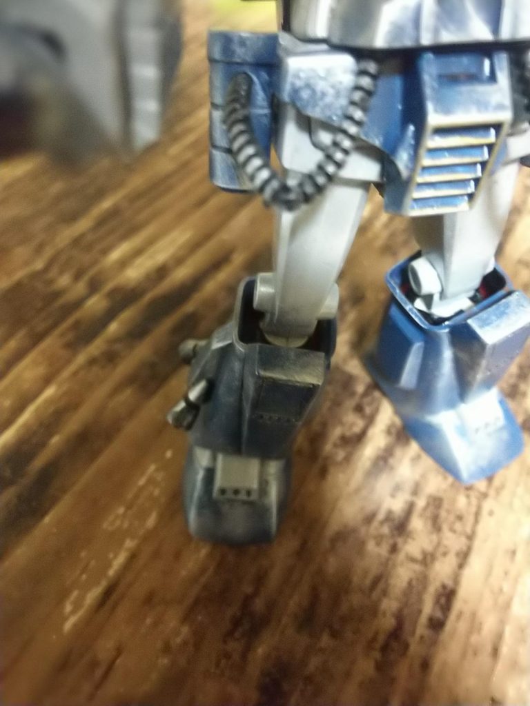 分かりにくいけど、膝の間接は後はめ出来るように加工。