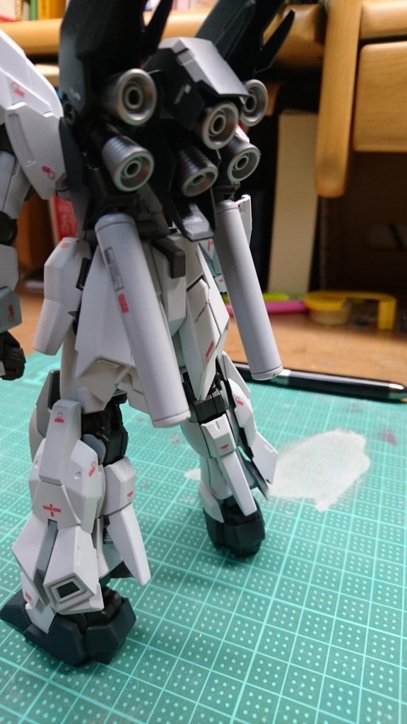 要らないパーツを取り除き、短くしたプロペラントタンク。