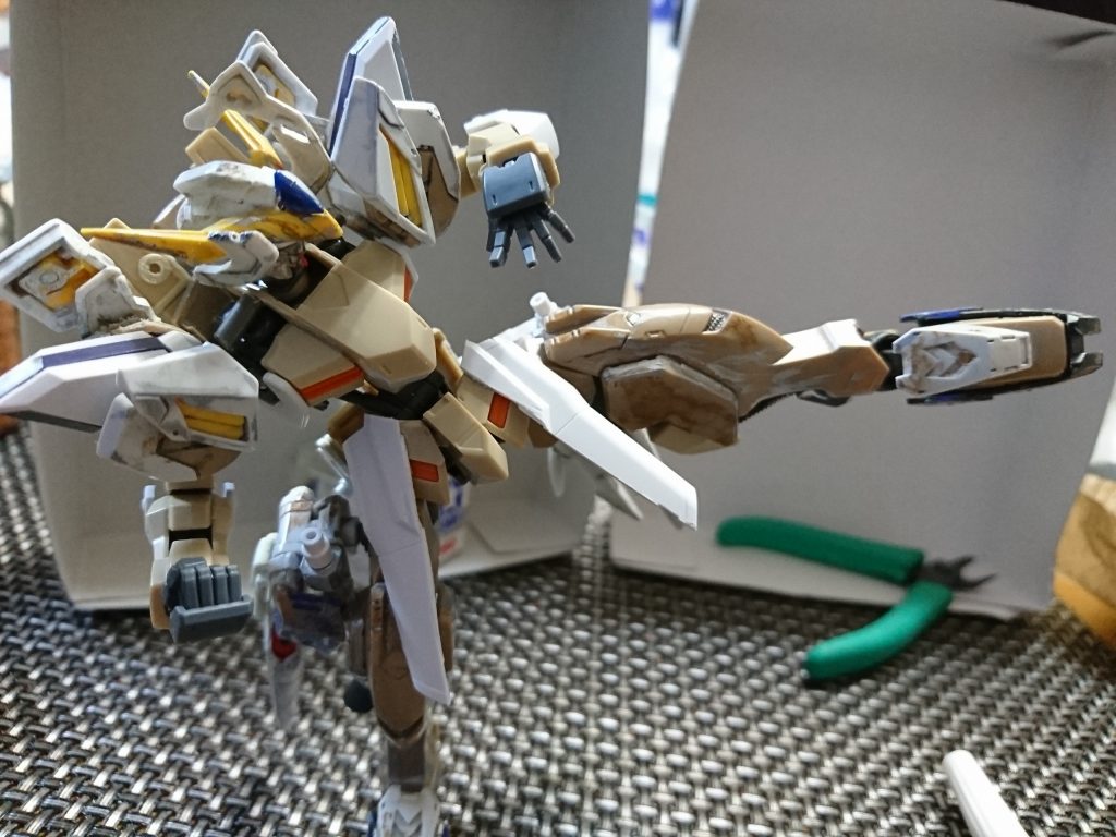 あとサイドスカートの位置をずらしたので脚の可動範囲を広げました