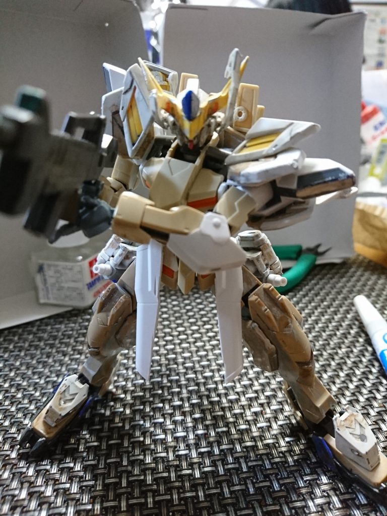 マシンガン構えのポーズ