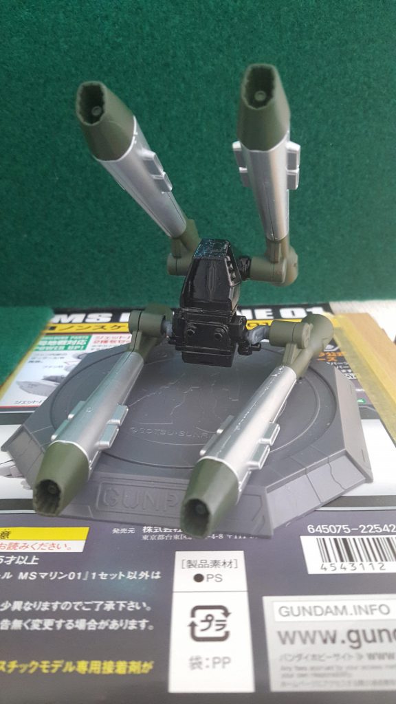 バックパック
 イメージ案としては最初期にあった火力マシマシからコンパクトながらも火力をと思い、F91のダブルヴェスバーをカラミティで再現。
胴体とバックパックの間にガードフレームのバックパックを噛ませ、そこからアームで追加の長射程ビーム砲をもたせた
なお、長射程ビーム砲とバックパックはジョイントの径が共通規格のものになっているため状況に応じファンネルや剣などに換装することができる