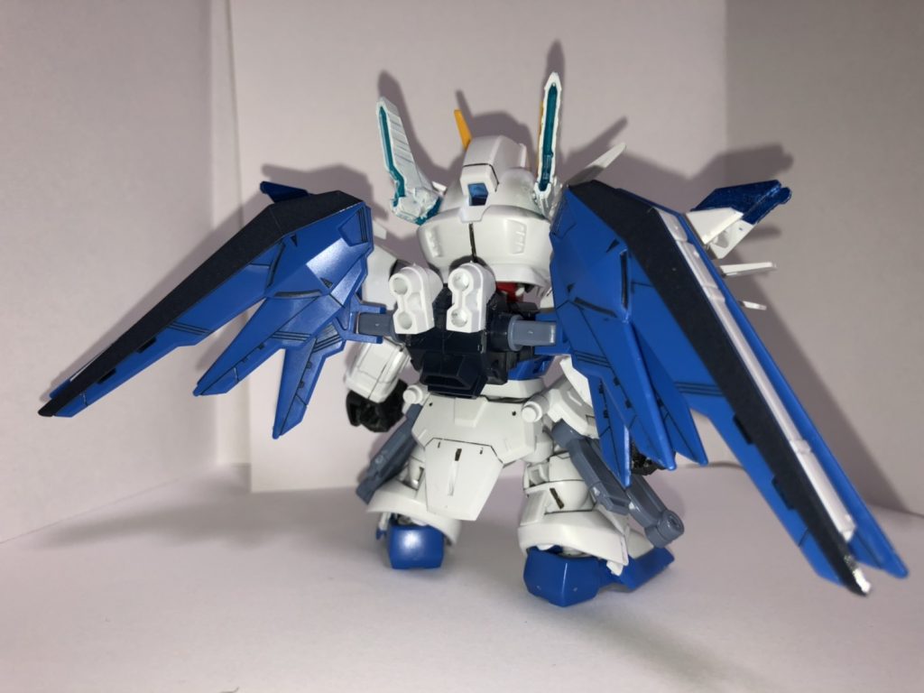 前と後ろ
トンファーのサーベルがつけられます