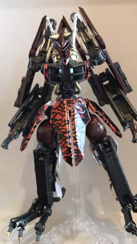 こっちが後ろから見たグリムゲルデ、鬼をイメージして塗装やミキシングしました。