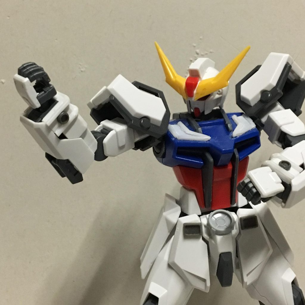 手足は1ミリプラ棒を細かく切って貼り付けました。