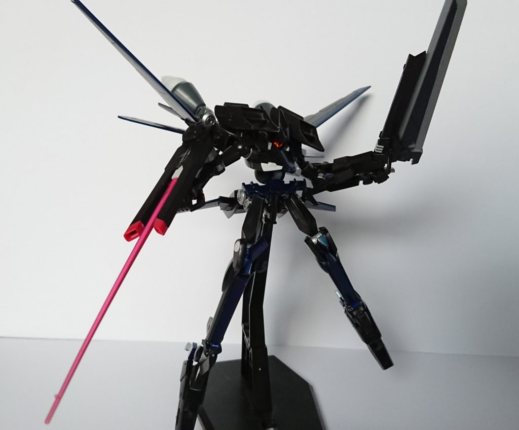 リニアソードライフル
リニアライフルには刃を増設
レールガンからはビームサーベルが展開可能