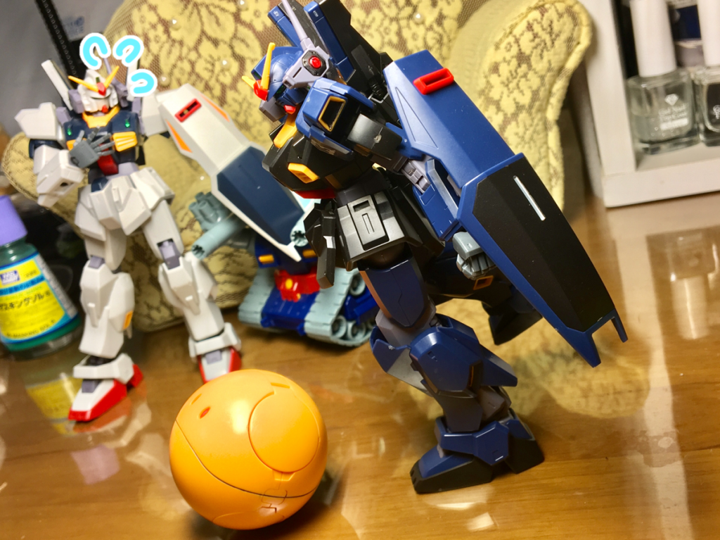 黒:聞こえなかった?  仕方ないなー、じゃあ蹴り飛ばせば聞こえるかなー
白:タンク、見ちゃダメよ