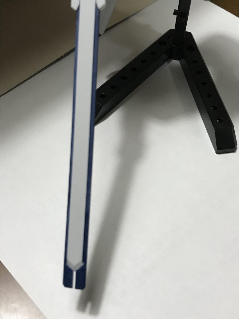 ライフルはガンダムマーカーのティターンズブルーを塗りました。