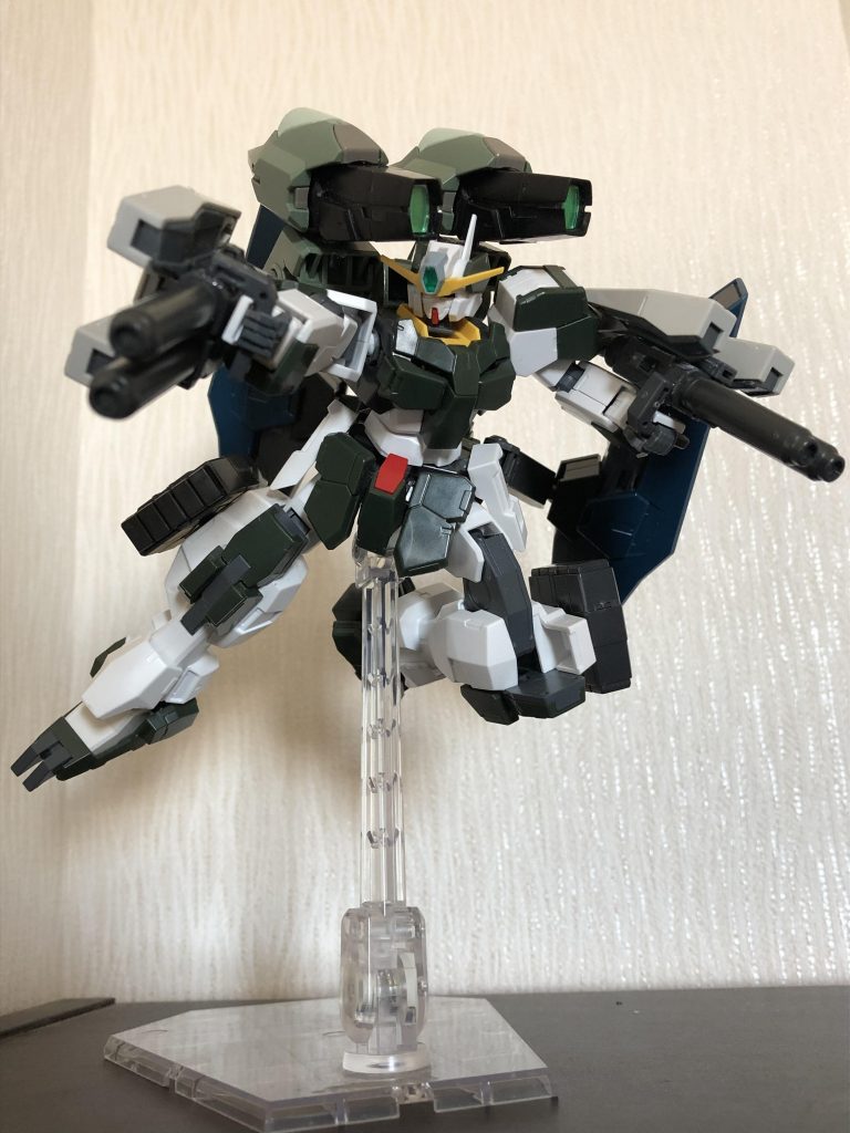 主武装のGNシールドビームガン。GNビームガンとGNシールドビットとの複合兵装でGNビームガンは威力はそこそこ、連射性が高いです。GNシールドビットは6基でシールドとアサルトを使い分けます。