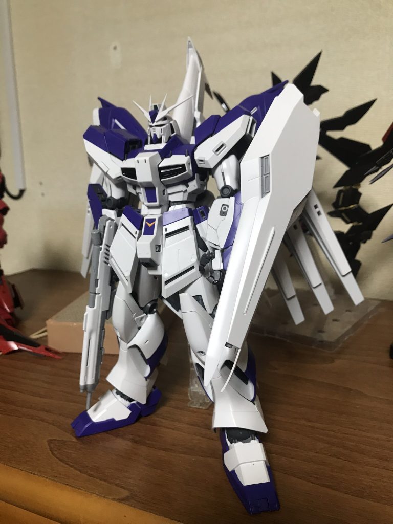 貼る前の写真。情報量が少なく、盾はホワイトチョコレートのようです(笑)