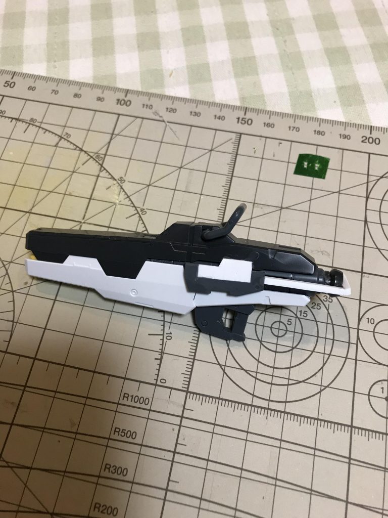 武器はヴァーチェのGNバズーカにセラヴィーⅡの擬似太陽炉、余ったバズーカの基部、プラ板で製作しました