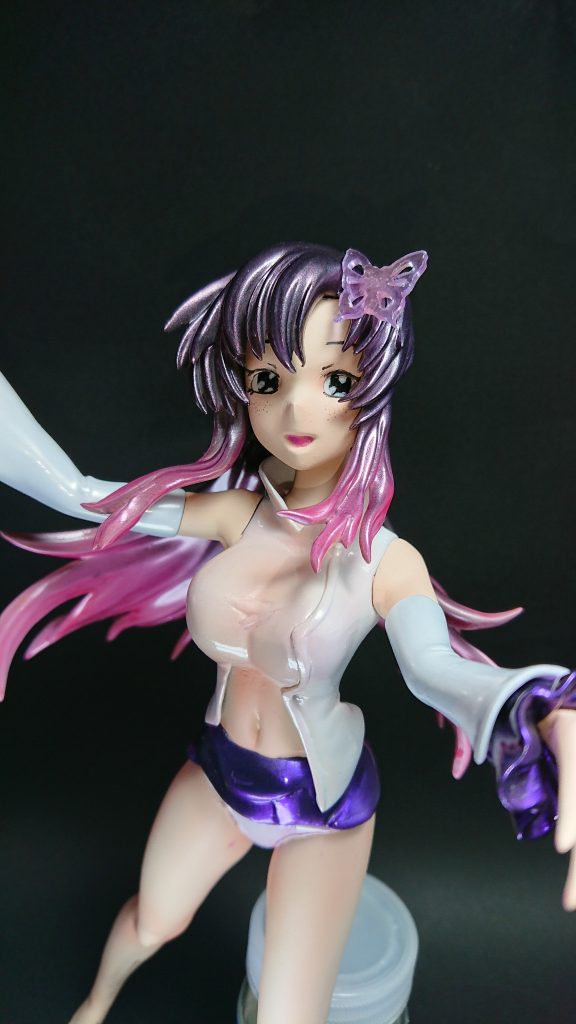 やはり彼女の特徴といえば、このそばかす。茶系と黒系の２色で塗ってます。