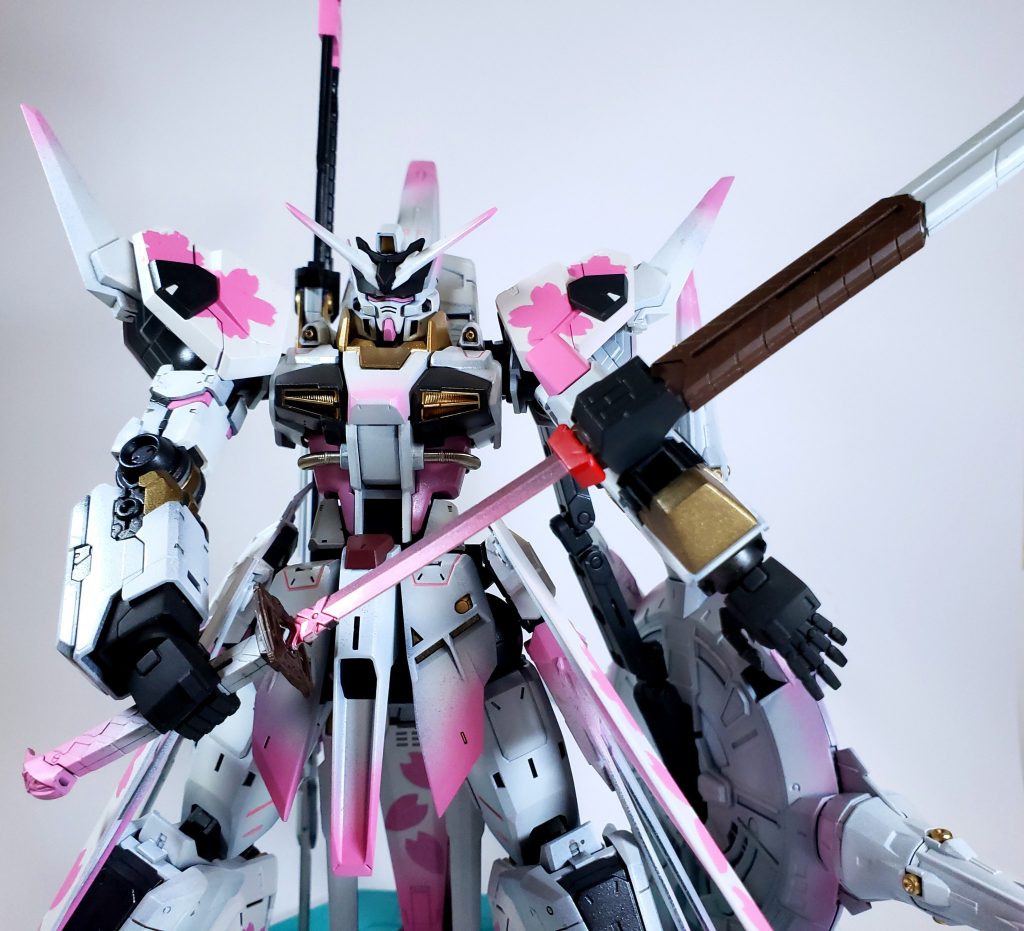 武装① 左腕にマウントされている刀が主武装です。｢桜刀｣