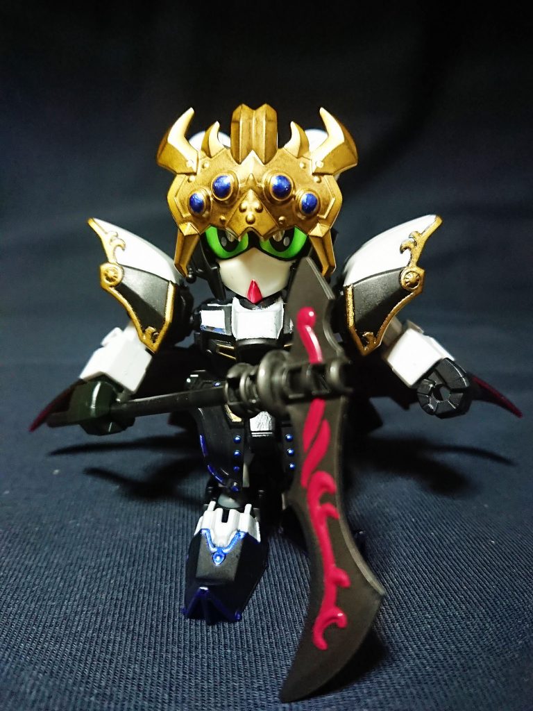 董卓の孫娘で、溺愛され育ったせいか常識外な行動をとることが多い。
董卓を倒した呂布を仇敵として憎み、娘の呂玲綺セラフィムと幾度と衝突するが、実は仲がよいのか戦場では協力することも。