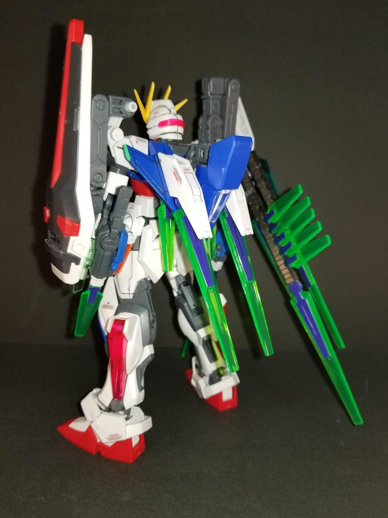 基礎部分は[こちら](https://gumpla.jp/hg/104368)と同じなので省きます。

右肩に搭載された大量のシグルブレードユニットが新規装備の*フェアリーテイル*になります。