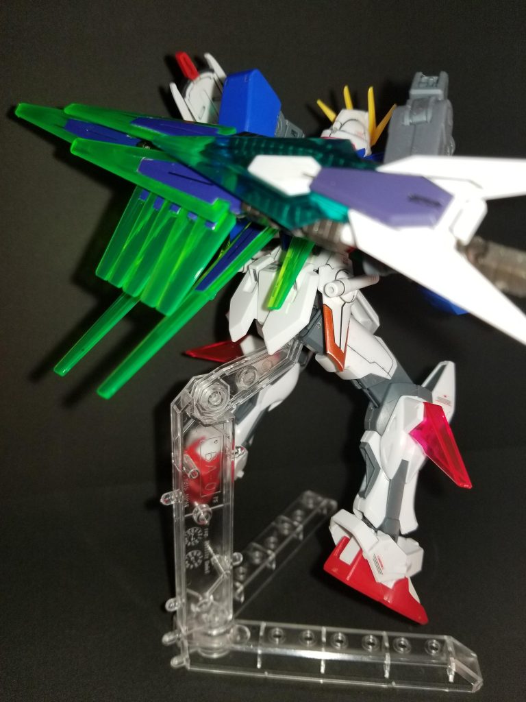 通常時はプラフスキー粒子の偏向板として利用して機動力強化へ使用されます。
高速時も自由に向きを変えられる為、滑らかな機動を約束します。