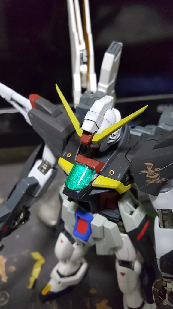 付けられるように削って接着、中はシルバーで塗ってタガネでランダムにラインを入れてみました(´ω`)