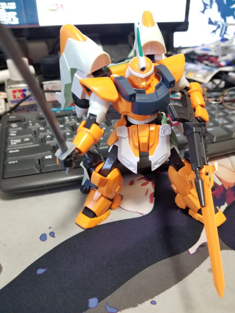 とりあえず、ジン2種を組み合わせてスタイルを確認しました。当初はジン飛行特性試験型という名称の予定で、ジンとジンハイマニューバの中間のようなものを作るつもりでした。