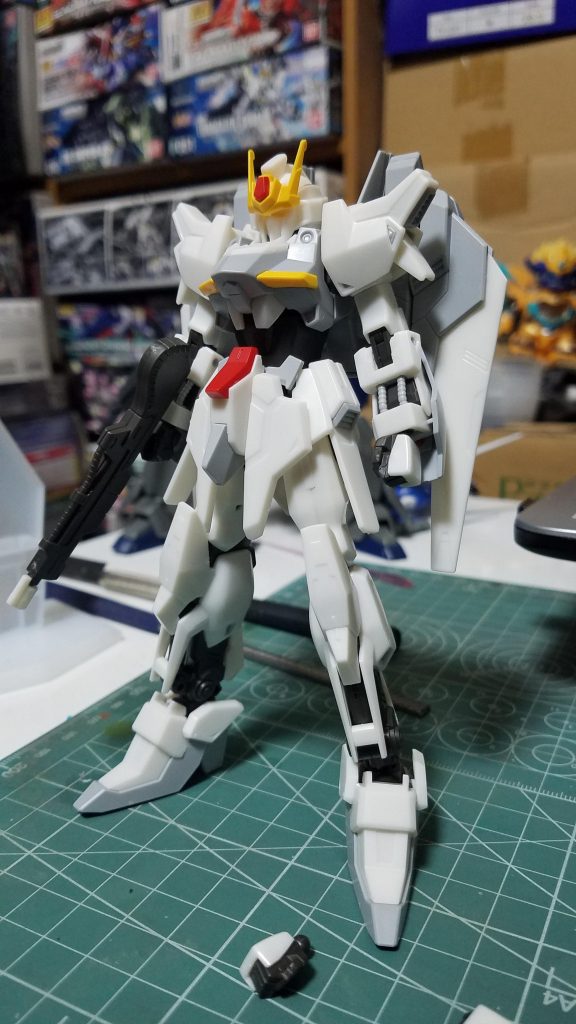 素組み状態
比較してもらうとどこを筋彫りしたかなどがわかりやすいと思います。