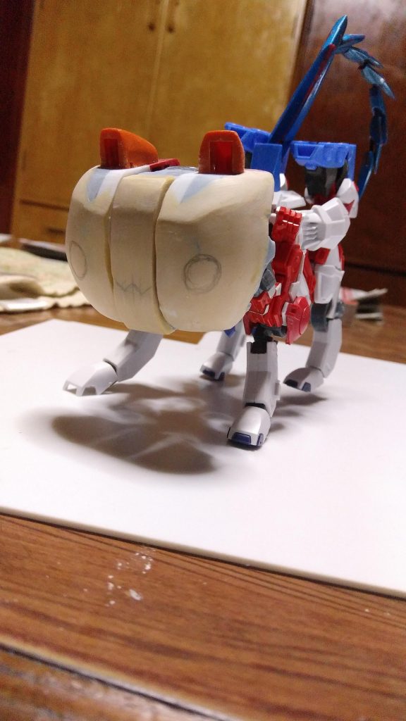 猫ヘッド製作②
パテでの整形
削るとやり直しを3回ほどして妥協
目の位置決めドリルでの穴明で2回
ドリル作業終了後に一回
計6回ほどパテ盛と整形をしてこのレベルです(・・;)