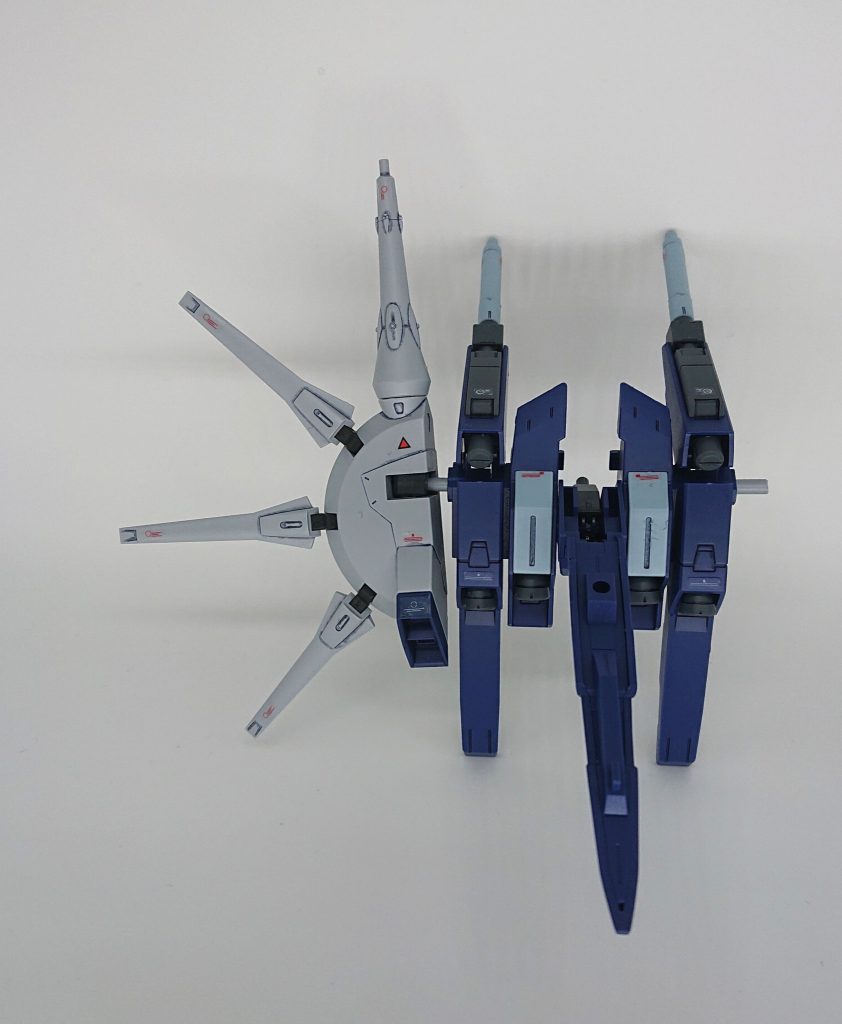 【工作その２】
ドラグーン・システムのプラットホームの接続は、ランナーを切って軸に。
プラットホーム側は余ったポリキャップを使って軸を接続できるようにしています。