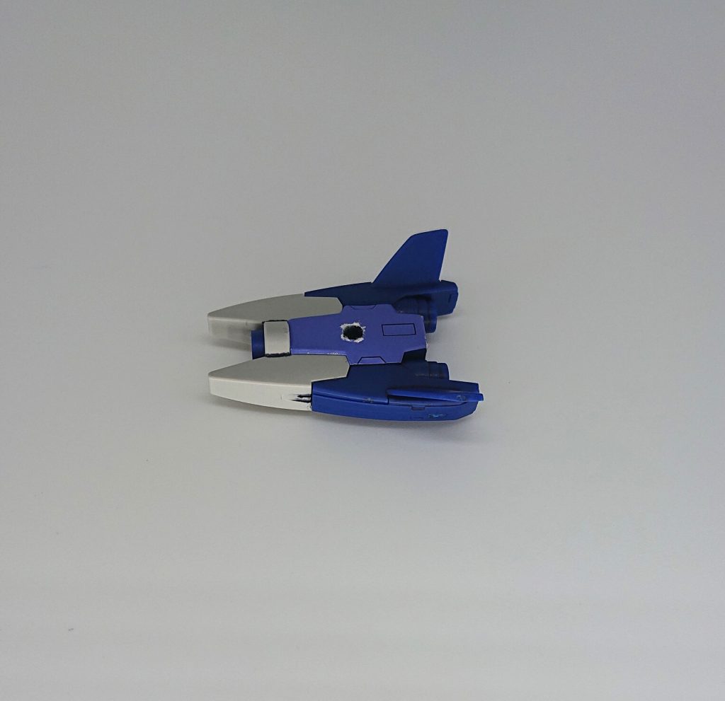 【工作その１】
腰部分のドラグーン接続は電動ドリルで3mm穴を開けました。